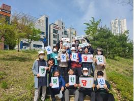 서구 보호센터 치매 어르신 '당당한 걷기 활동' 기사 이미지