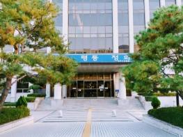 치매 노인에게 욕설한 요양보호사, 벌금 100만 원 선고 기사 이미지