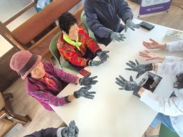 신안군, 경로당 어르신 대상 ‘손 씻기 체험교육’ 실시 기사 이미지