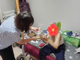 거제시, AI 돌봄 ‘아리아’로 위기 독거노인 긴급 구조… 연말 사업 종료 앞둬 ‘돌봄 공백’ 우려 기사 이미지